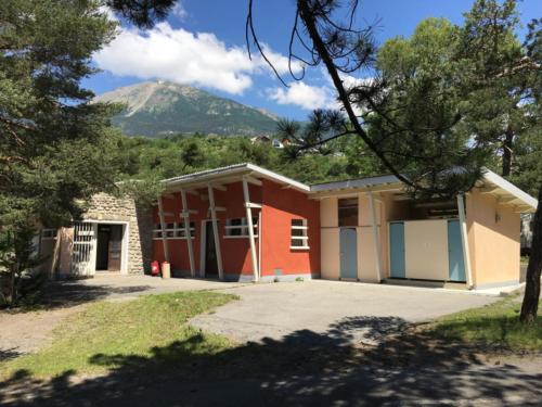 sanitaires du camping de la clapière à embrun